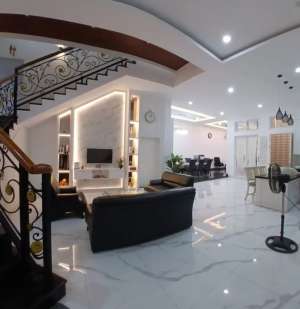New High Spec Lisbon Classic Mewah Pakuwon Indah lokasi di Pakuwon, tersedia melalui melalui situs Olx