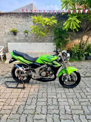 Jual bekas NINJA SS SHURIKEN 2012 KR150N,lokasi di Pondok Aren