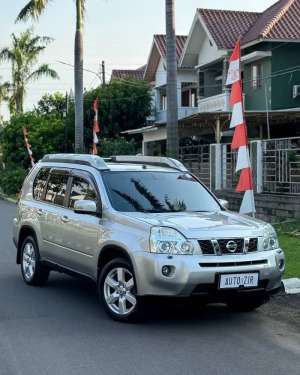Jual bekas Nissan Xtrail XT Silver 2009 Tdp Murmer Ori Menarik Bu Antik Baru Ori,lokasi di 