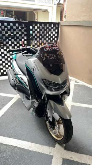 Jual bekas Nmax 2021 Silver Connected,lokasi di Gedangan