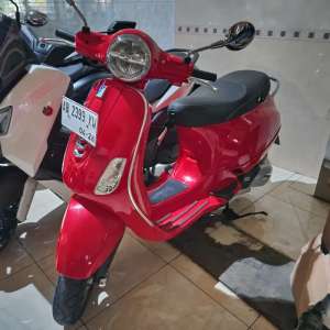 Jual bekas Piaggio lx 125 merah 2023 awal low km Gbm,lokasi di Mlati