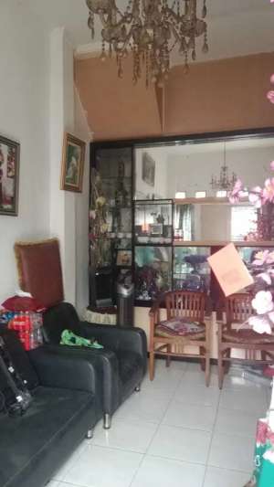 Rumah 2 lantai, Taman Royal, siap huni, bisa KPR lokasi di Tangerang, tersedia melalui melalui situs Olx