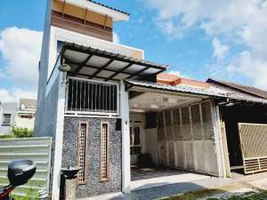 Rumah Bagus 2 Lt Cluster Hanya 200m Tugu Boto Klodran lokasi di Colomadu, tersedia melalui melalui situs Olx
