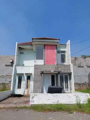 RUMAH DI PERUM CITRA CITY RESIDENCE BLOK B NO 07, SARIROGO, SIDOARJO lokasi di Sidoarjo, tersedia melalui melalui situs Olx