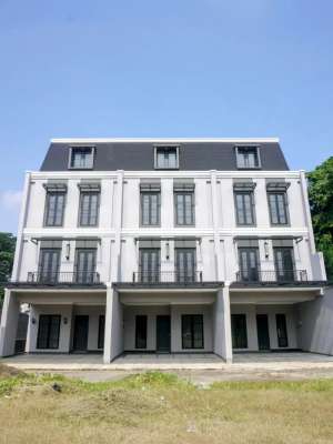 Rumah Eksklusif Baru di Buncit Raya, Mampang Prapatan, Jakarta Selatan lokasi di Mampang Prapatan, tersedia melalui melalui situs Olx