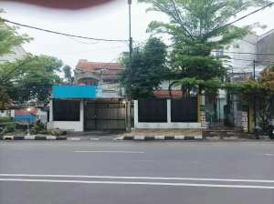 Rumah Komersial di Jalan Kopo 100 Meter dari RS Immanuel, Harga Nego. lokasi di Bojongloa Kaler, tersedia melalui melalui situs Olx