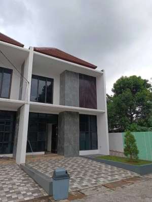 Rumah Konsep Mezanine Bonus Tanah 30 m2 Free Biaya di Cipadu lokasi di Larangan, tersedia melalui melalui situs Olx
