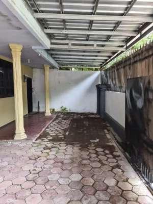 Rumah kosan di jalan baturaden dekat fakultas kedokteran UNEJ lokasi di Patrang, tersedia melalui melalui situs Olx