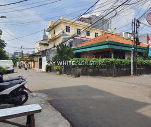 Rumah Lama Jl Sidik, kuningan Bagus Untuk Usaha Kost lokasi di Setia Budi, tersedia melalui melalui situs Olx