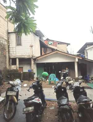Rumah lama sgt strategis di jatipadang pejaten 184mtr 1,1m net lokasi di Pasar Minggu, tersedia melalui melalui situs Olx