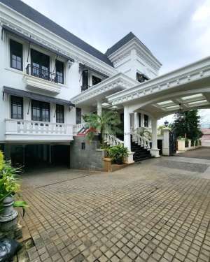 Rumah Mewah Fully Furnished Lokasi Strategis lokasi di Kemang, tersedia melalui melalui situs Olx