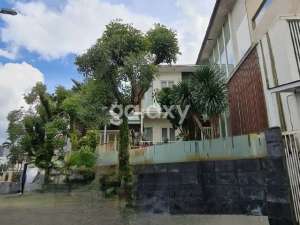 RUMAH MEWAH NUANSA VILLA Jl ISTANA DIENG MALANG STRATEGIS lokasi di Sukun, tersedia melalui melalui situs Olx