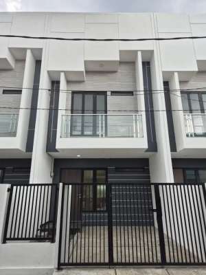 Rumah Murah Meriah di Surabaya lokasi di Dukuh Pakis, tersedia melalui melalui situs Olx