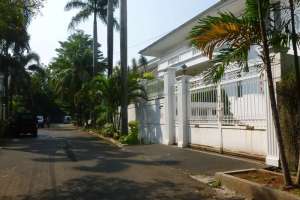 Rumah Permata Hijau Jl Mas Murni Lt770m2 Swimming Pool Grogol Utara lokasi di Kebayoran Lama, tersedia melalui melalui situs Olx