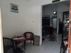 Rumah pinggir jalan deket pasar cocok buat usaha lokasi di Bekasi Timur, tersedia melalui melalui situs Olx