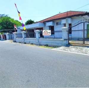 Rumah Second Bagus Lokasi Strategis dekat JIH baturan lokasi di Colomadu, tersedia melalui melalui situs Olx