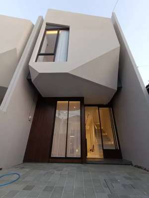 RUMAH SUTOREJO FURNISHED SURABAYA lokasi di Mulyorejo, tersedia melalui melalui situs Olx