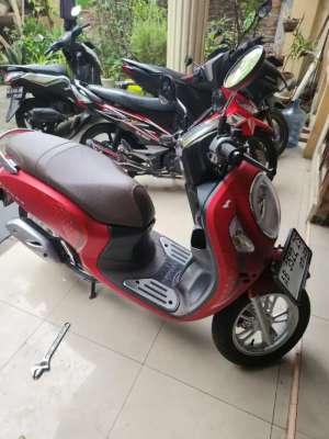 Jual bekas Scoopy keyless merah doff 2024 Gbm,lokasi di Godean