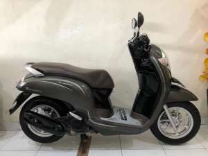 Jual bekas Scoopy Stylish Th.2018 Abu,lokasi di Denpasar Selatan