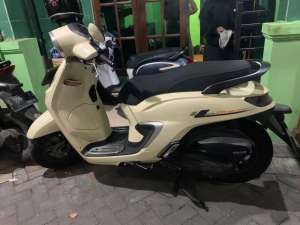 STYLO CREAM CBS 150cc lokasi di Gubeng, tersedia melalui melalui situs Olx