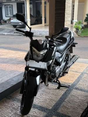 Jual bekas Suzuki Inazuma 250 cc, km 4 rb an,, motor simpanan Jarang Banget Pakai,lokasi di Cibubur