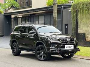 Jual bekas Toyota Fortuner VRZ 2021 GR AT KM40rb DP19JT,lokasi di 