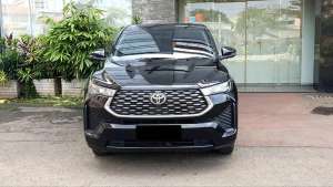 Jual bekas Toyota Innova Zenix 2.0 G Hybrid HV CVT AT Hitam 2023 Like New Record,lokasi di 