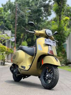 Jual bekas Vespa gts 150 keyless 2024 km 1000gtv justin primavera gts 300,lokasi di Kembangan