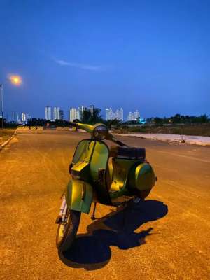 Jual bekas Vespa Spartan 200cc,lokasi di Mayjen Sungkono