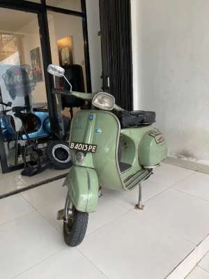 Jual bekas Vespa super thn 1977 Original ex dealer,lokasi di Duren Sawit