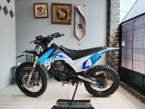 Jual bekas Viar cross x 200,lokasi di Citayam