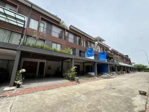 Villa Kawasan Elite Gaperta Ujung Komplek Givenchy One lokasi di Medan Kota, tersedia melalui melalui situs Olx