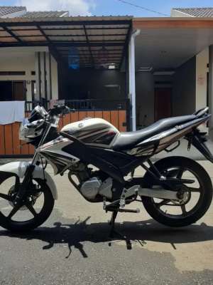 Jual bekas Vixion old 2012 white,lokasi di Tebet
