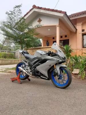 Jual bekas Yamaha R15 V3 tahun 2017,lokasi di Limo