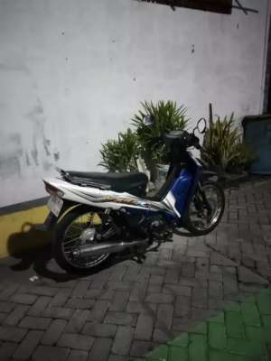 Jual bekas Yamaha vega r old 2005 akhir lengkap hidup,lokasi di Waru