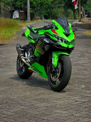 Jual bekas Zx25RR 2023 like new, oddo 15xx. Spek branded 50jt Plat L,lokasi di Gubeng