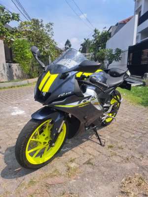 Jual bekas 2014 Yamaha R15 V4 Surat Lengkap,lokasi di Medan Satria