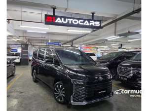 Jual bekas 2023 Toyota Voxy 2.0 Non Premium Color MPV,lokasi di DKI Jakarta