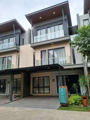 9 menit ke Bandara Soekarno Hatta Rumah Citra 8 Aeroworld lokasi di Kalideres, tersedia melalui melalui situs Olx