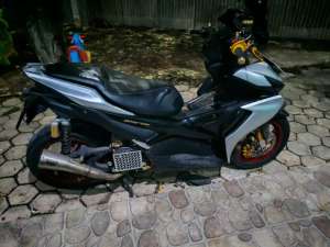 Jual bekas AEROX NEW ABS 2023 SILVER,lokasi di Bekasi Timur
