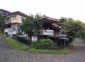 Banting Harga Jual Hanya Separo Njop 2025 Rumah 2lantai Di Perumahan Elite GRAHA CANDI GOLF jangli Semarang lokasi di candisari, tersedia melalui melalui situs Lamudi