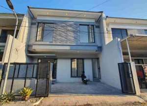 Baru GressRumah Klampis Semolo Barat lokasi di ketabang, tersedia melalui melalui situs Lamudi