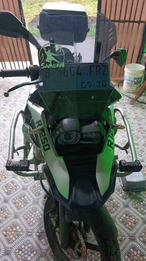 Bu byson modifikasi ala BMW r1250 lokasi di Cibitung, tersedia melalui melalui situs Olx