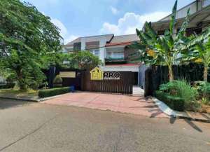 Bukit Golf riverside Cibubur,megah, asri, luas ,harga terbaik lokasi di ",
          price: `5000000000`,
          currency: `IDR`
    };


    let pageData = {
        viewPhoneModalField: , tersedia melalui melalui situs Lamudi