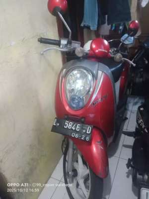 Jual bekas Cari Barter Vespa PX 150,lokasi di Gubeng