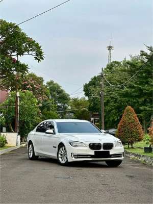 Jual bekas CASH BMW 740Li 2013 FACELIFT Good Condition,lokasi di 