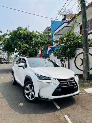Jual bekas CASH LEXUS NX300H HYBRID PANORAMIC RARE CBU JAPAN HANYA 5 Di INDO RARE,lokasi di 