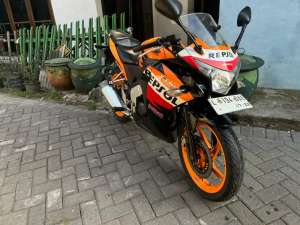 Jual bekas cbr 150 cbu thailand,lokasi di Bubutan