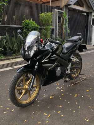 Jual bekas CBR 150 THAILAND BUILD UP KM 35RB REAL,lokasi di Kiaracondong