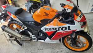 Jual bekas CBR 250R REPSOL CBU Keen Eyes ABS Koleksi km rendah 1600an,lokasi di Bekasi Timur
